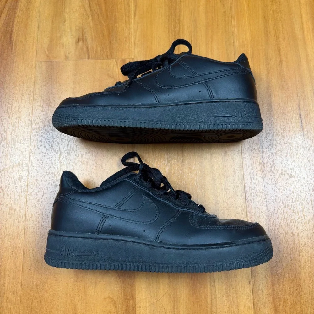 Nike Air Force 1 LE Triple Black Low Top Sneakers DH2920-001 Womens 7.5 / 6Y